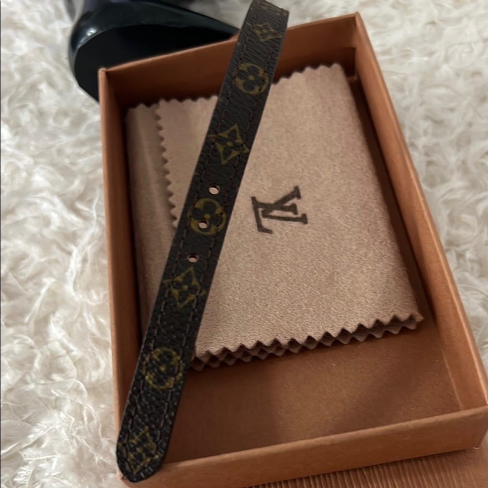 Louis Vuitton Theda Brown and Gold Monogram Bracelet with Box - Picture 5 of 12